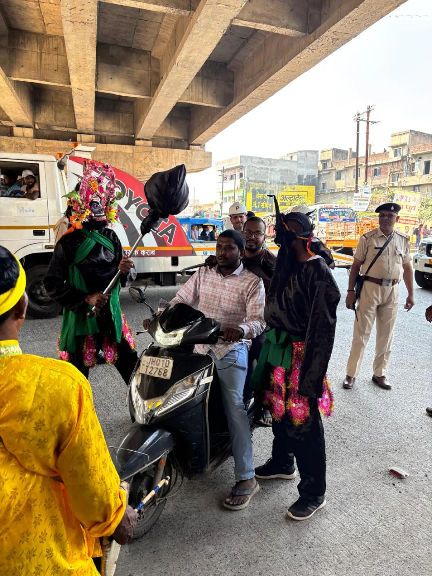 रांची में सड़क सुरक्षा अभियान, 700 वाहन चालकों को दिया गया सुरक्षित सफर का संदेश