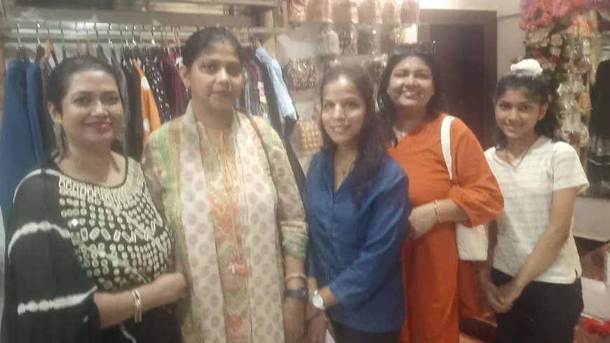 गयाजी में लहंगा हब का ग्रैंड फैशन एग्जिबिशन शुरू, आकर्षक रेंज ने खींचा ग्राहकों का ध्यान, देवभूति इंटरप्राइजेज में सजे फैशन के विभिन्न परिधान, शुभ्रा गुप्ता ने दी जानकारी