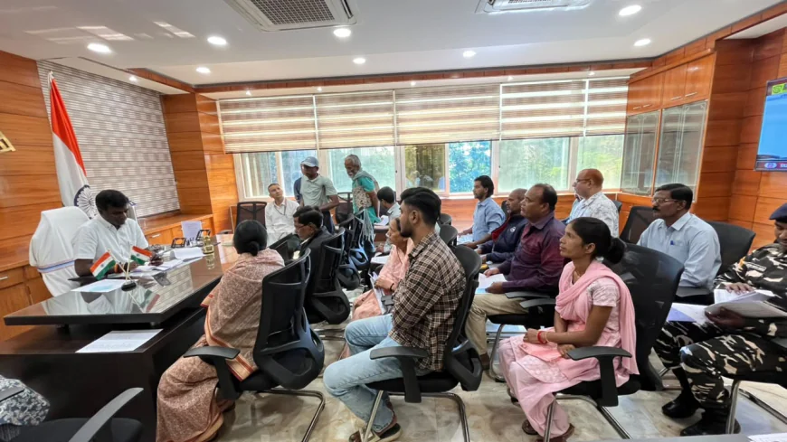 रांची में जनता दरबार: 90% दिव्यांग कुलवंश महतो को मिली इलेक्ट्रिक ट्राईसाइकिल, डीसी ने अधिकारियों को दिए त्वरित कार्रवाई के निर्देश