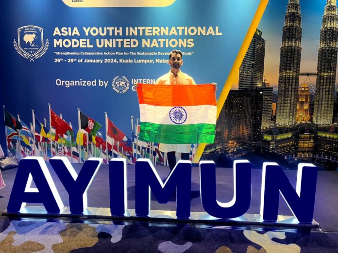 saket represents qatar in asia youth international model united nations